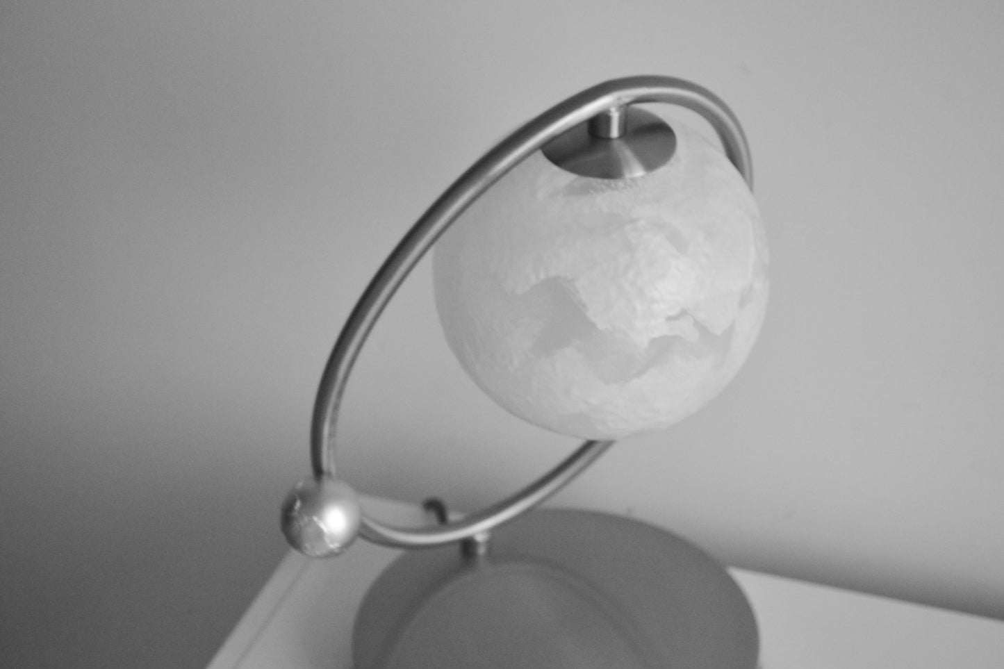Moon Earth Melting Candle Lamp - Award-winning design EPDA 2024