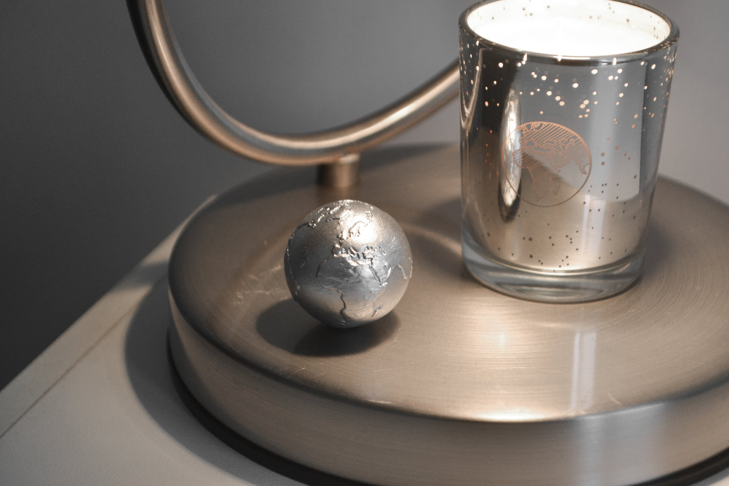 Moon Earth Melting Candle Lamp - Award-winning design EPDA 2024