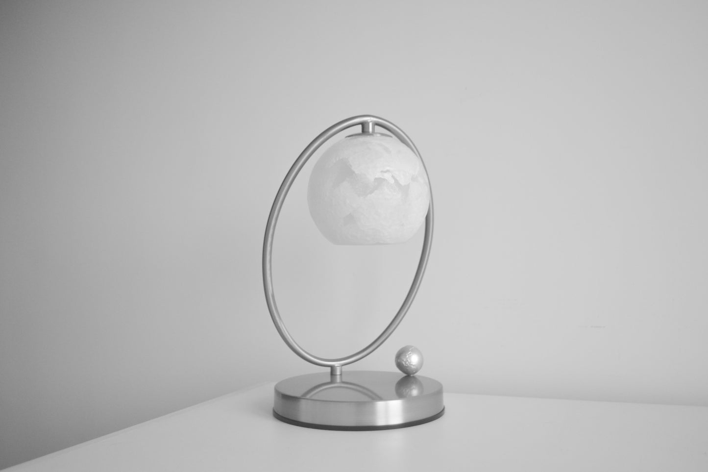 Moon Earth Melting Candle Lamp - Award-winning design EPDA 2024