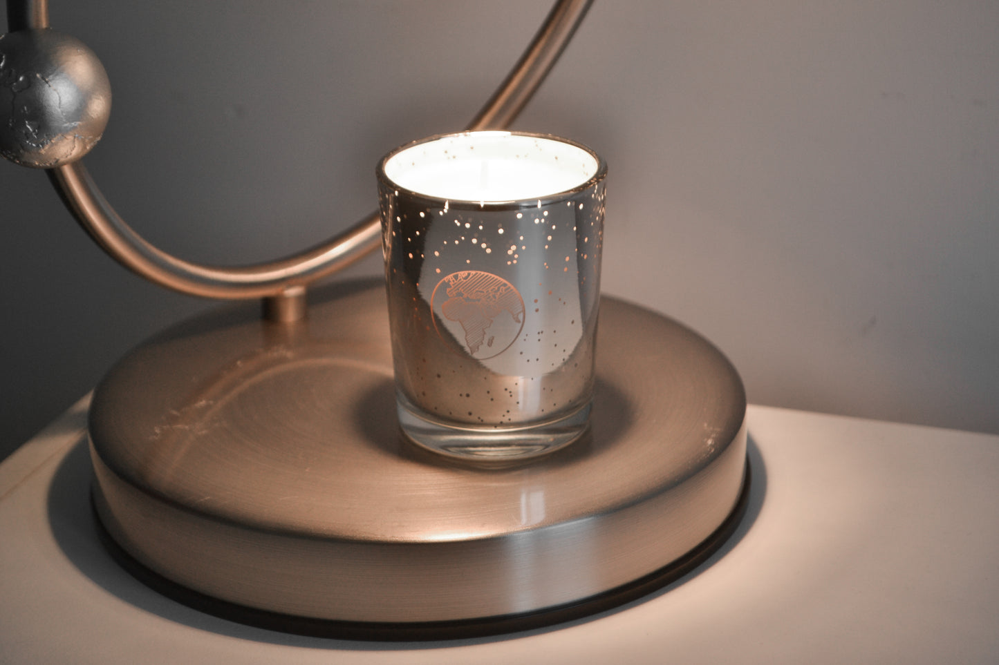 Moon Earth Melting Candle Lamp - Award-winning design EPDA 2024