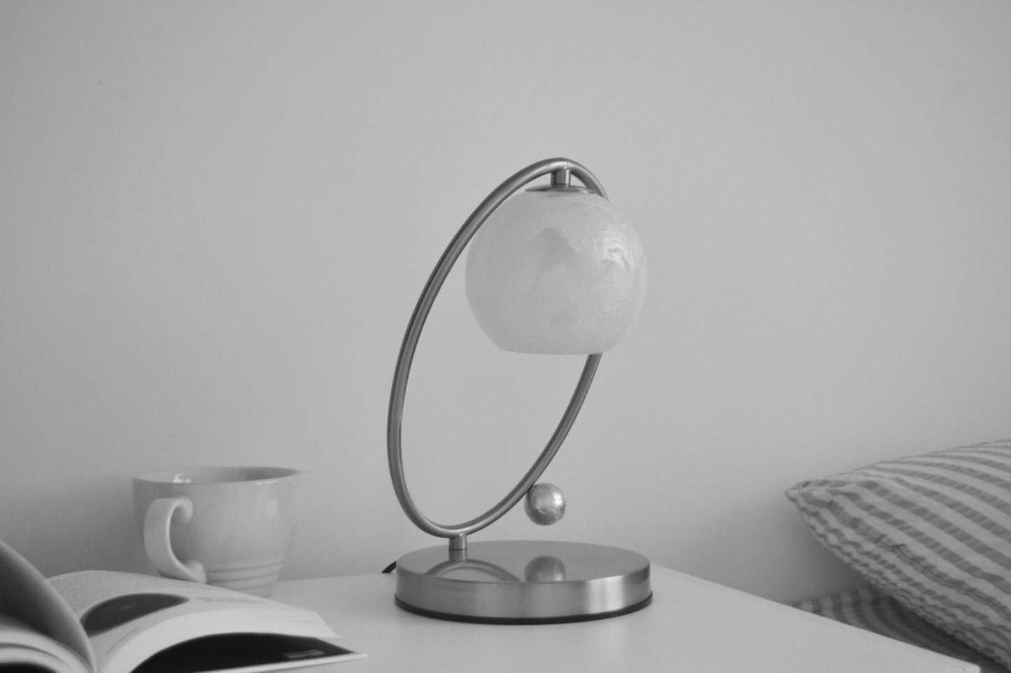 Moon Earth Melting Candle Lamp - Award-winning design EPDA 2024
