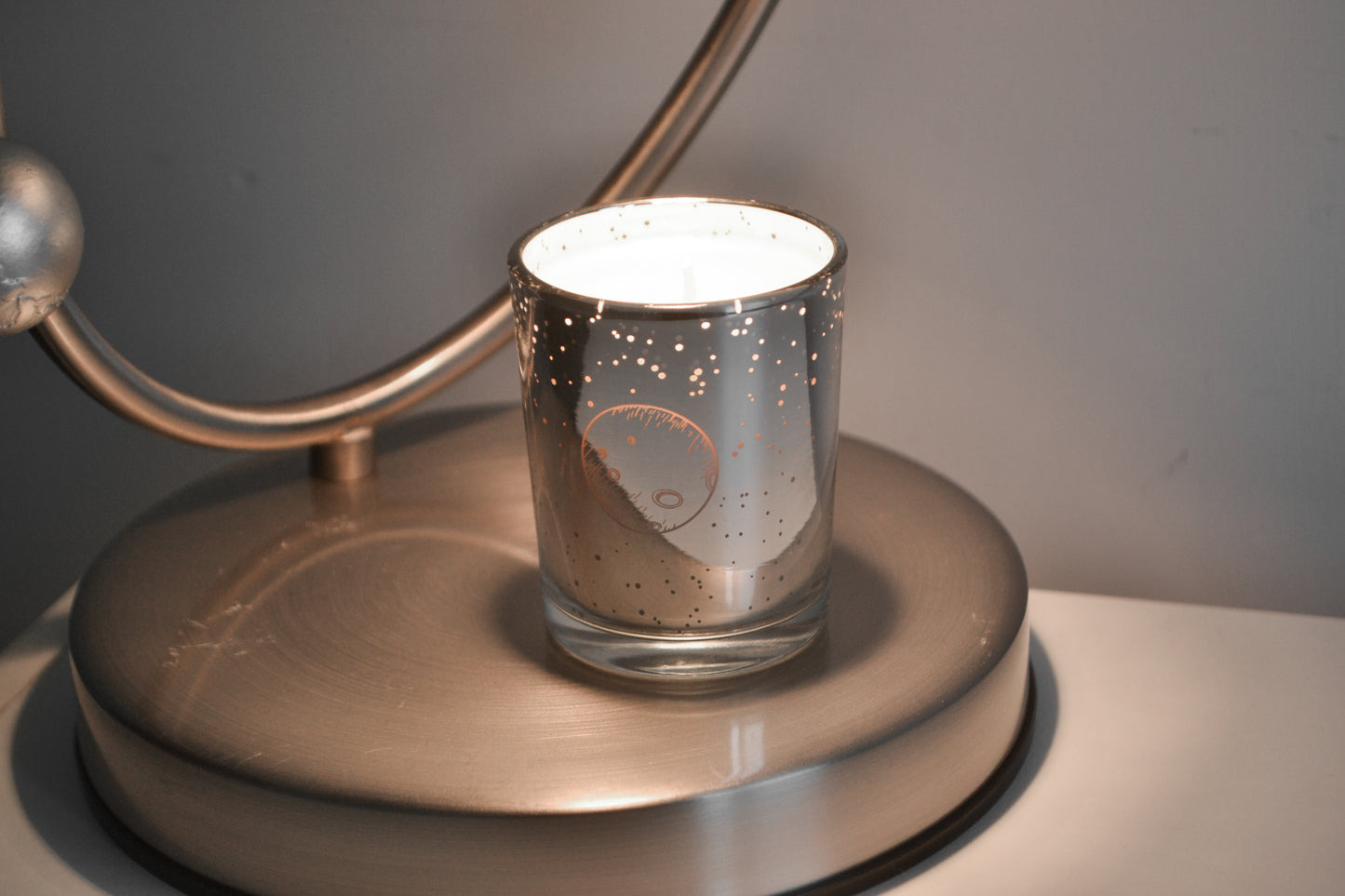 Moon Earth Melting Candle Lamp - Award-winning design EPDA 2024